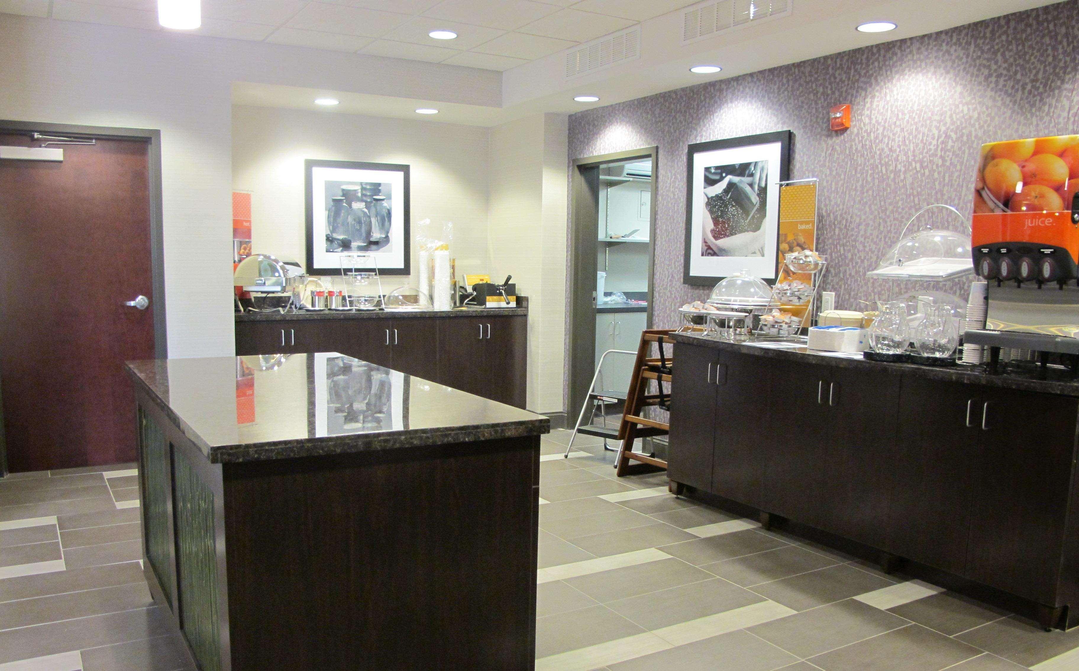 Hampton Inn By Hilton Leesville Fort Johnson Restaurang bild