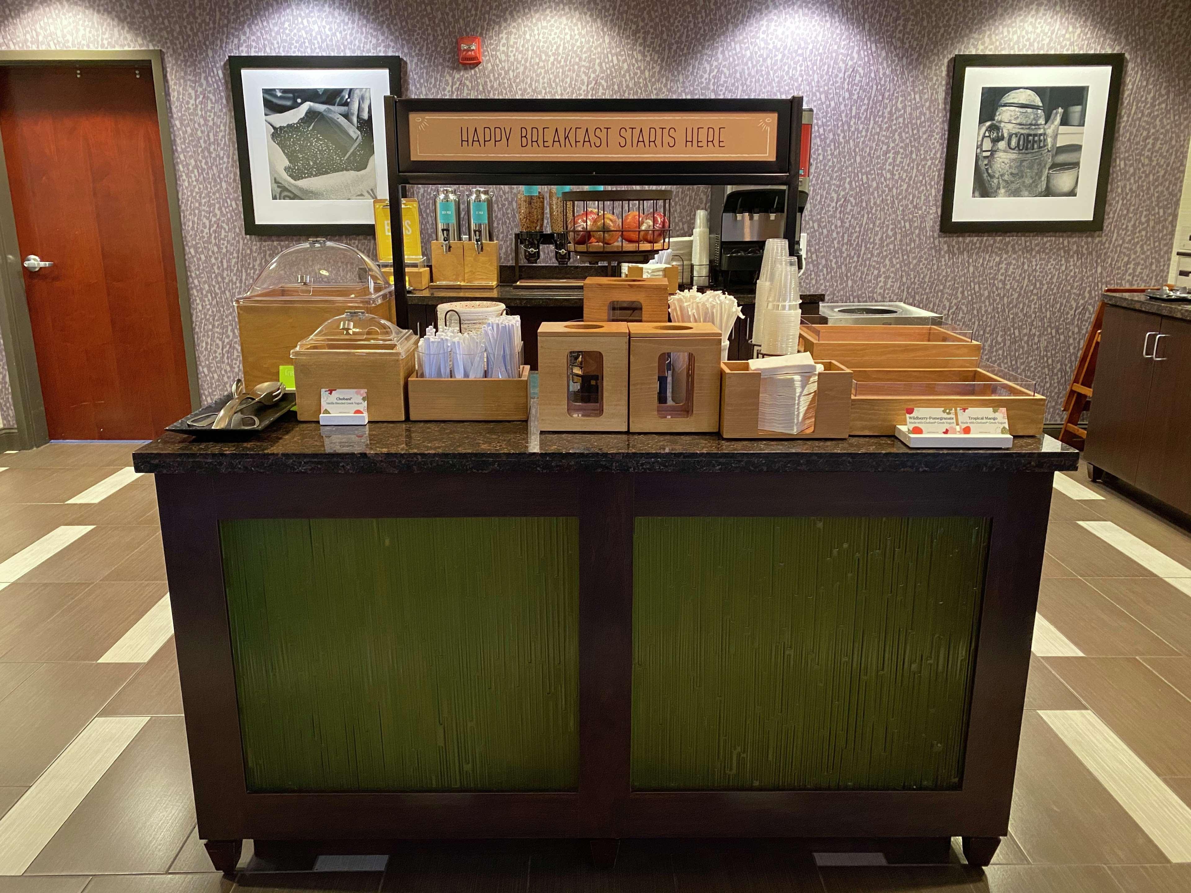 Hampton Inn By Hilton Leesville Fort Johnson Exteriör bild