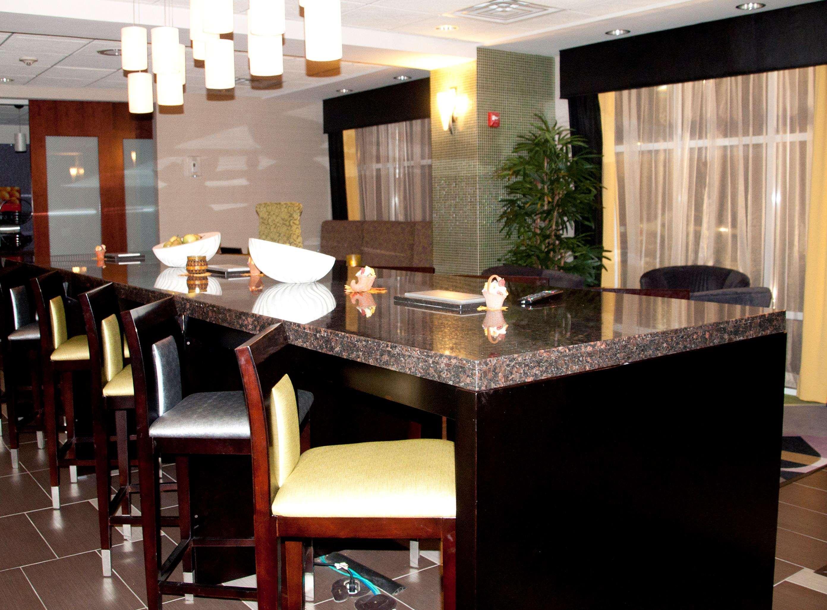 Hampton Inn By Hilton Leesville Fort Johnson Exteriör bild