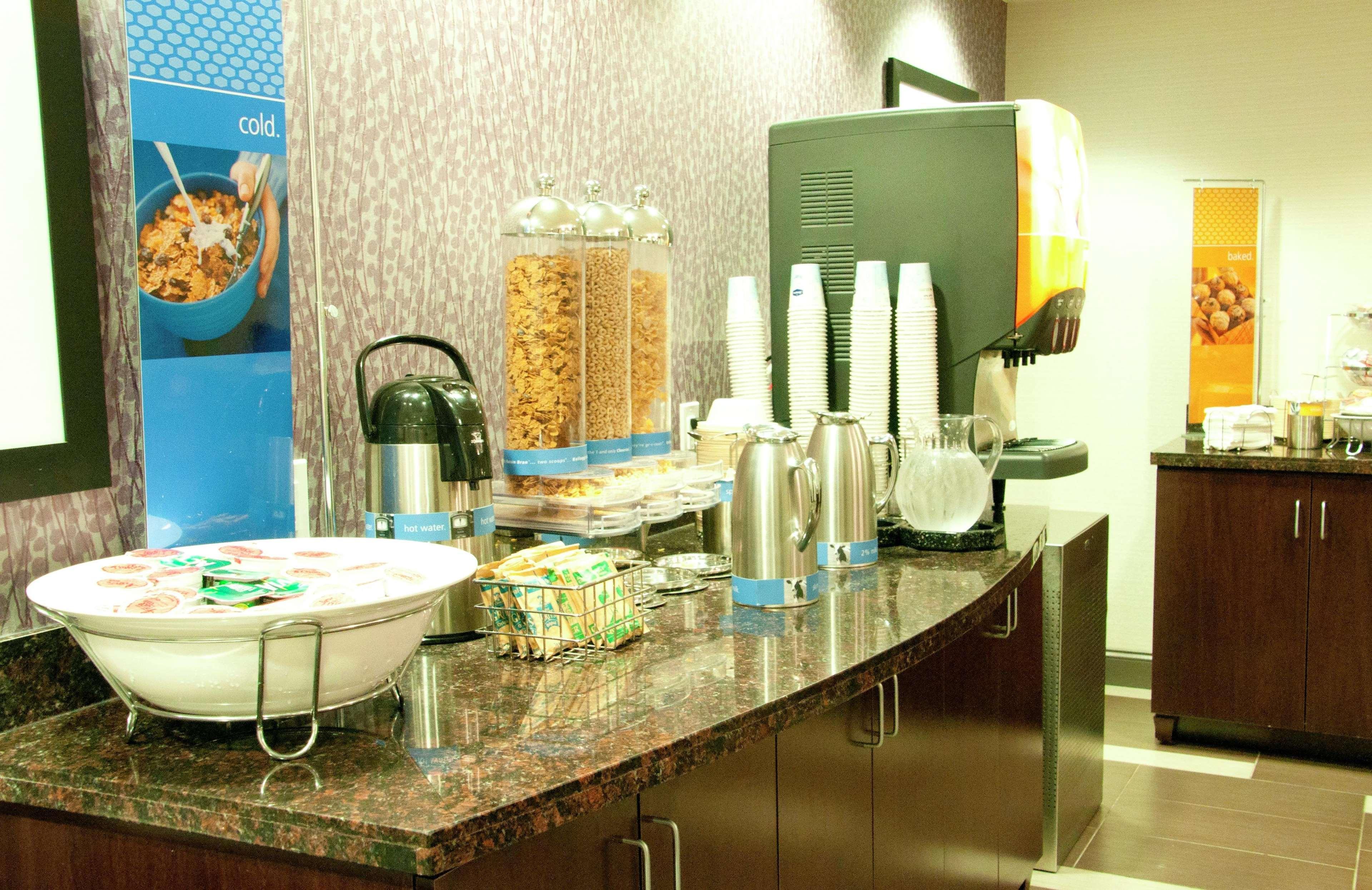 Hampton Inn By Hilton Leesville Fort Johnson Exteriör bild
