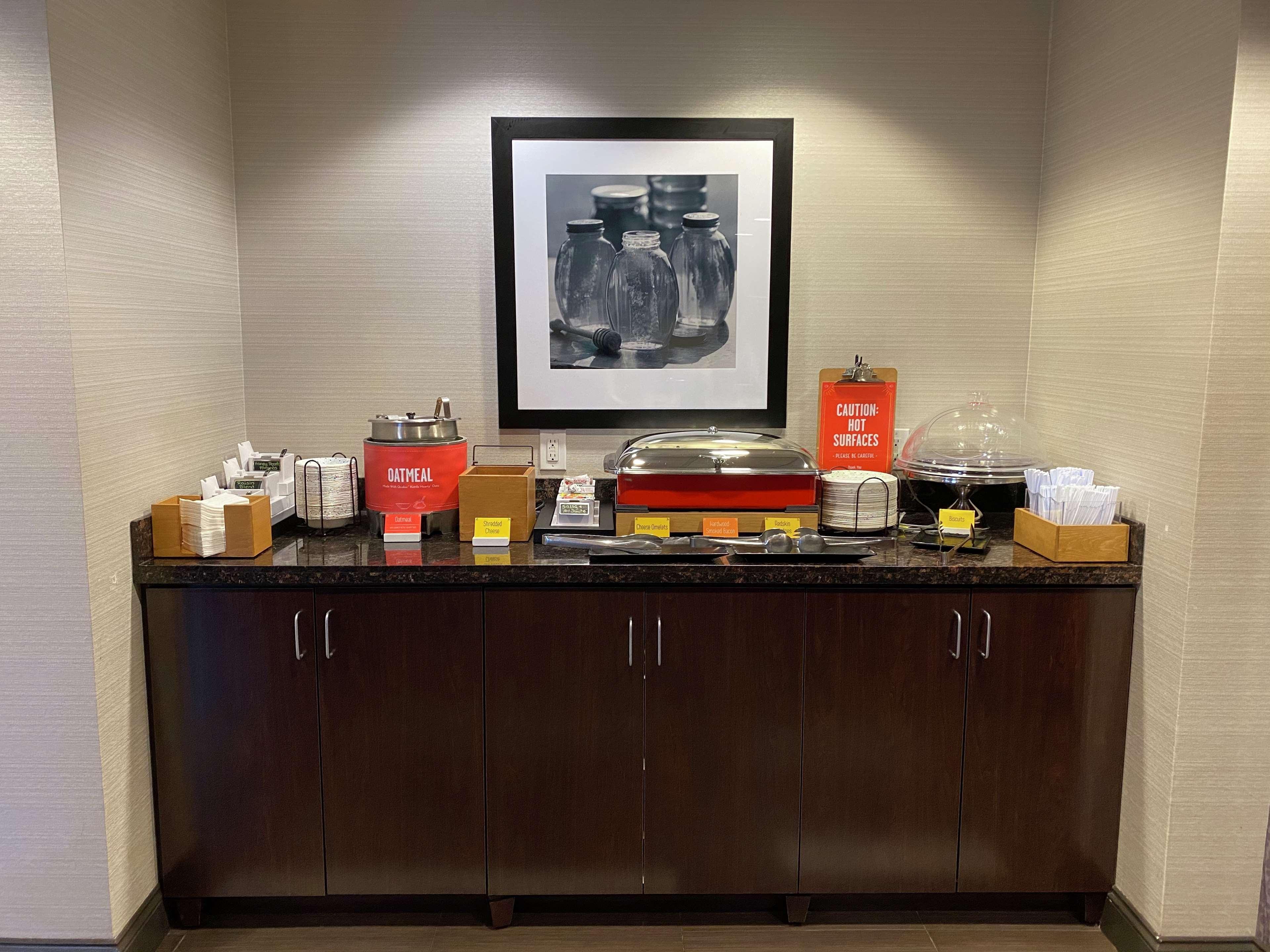 Hampton Inn By Hilton Leesville Fort Johnson Exteriör bild
