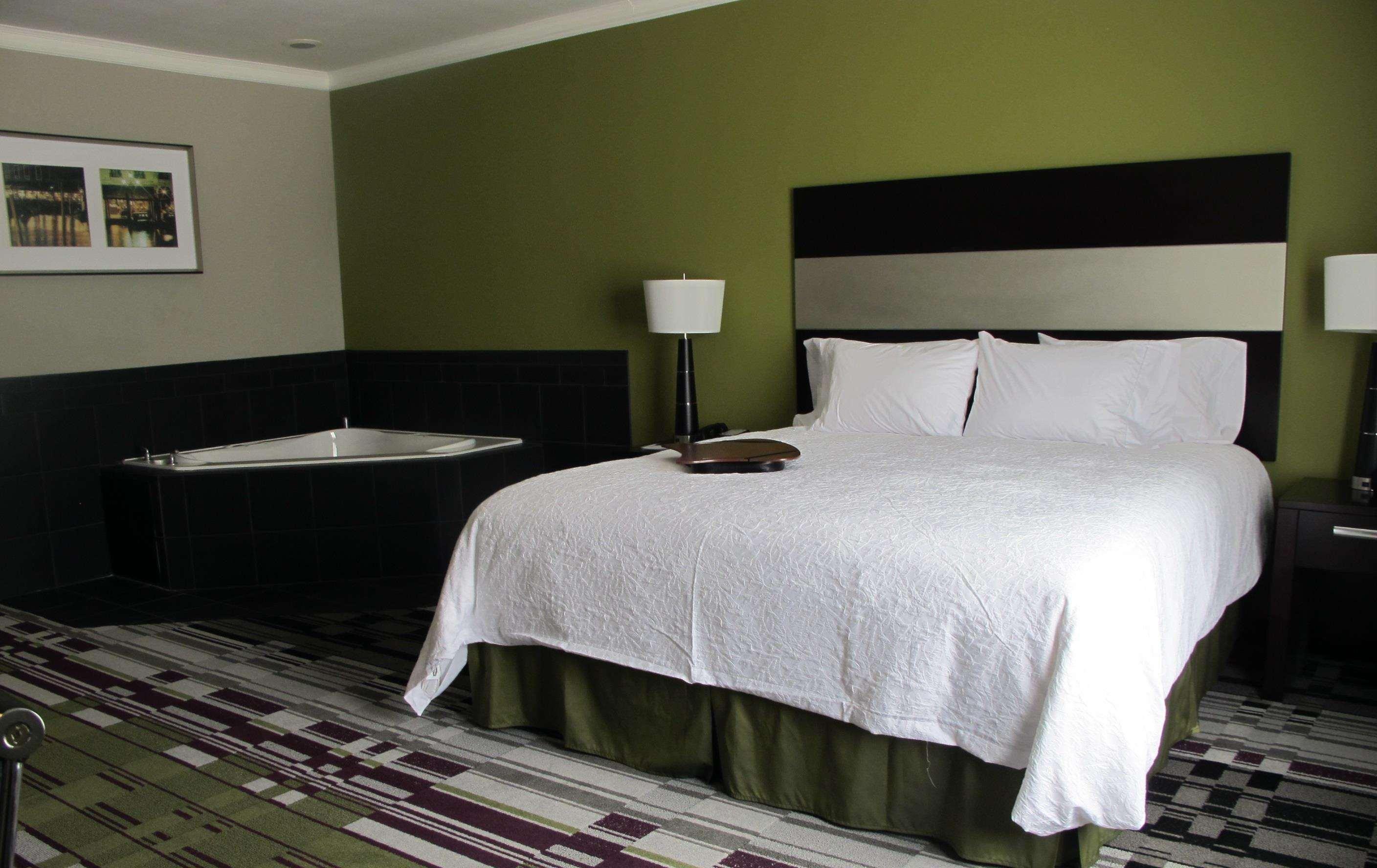 Hampton Inn By Hilton Leesville Fort Johnson Rum bild