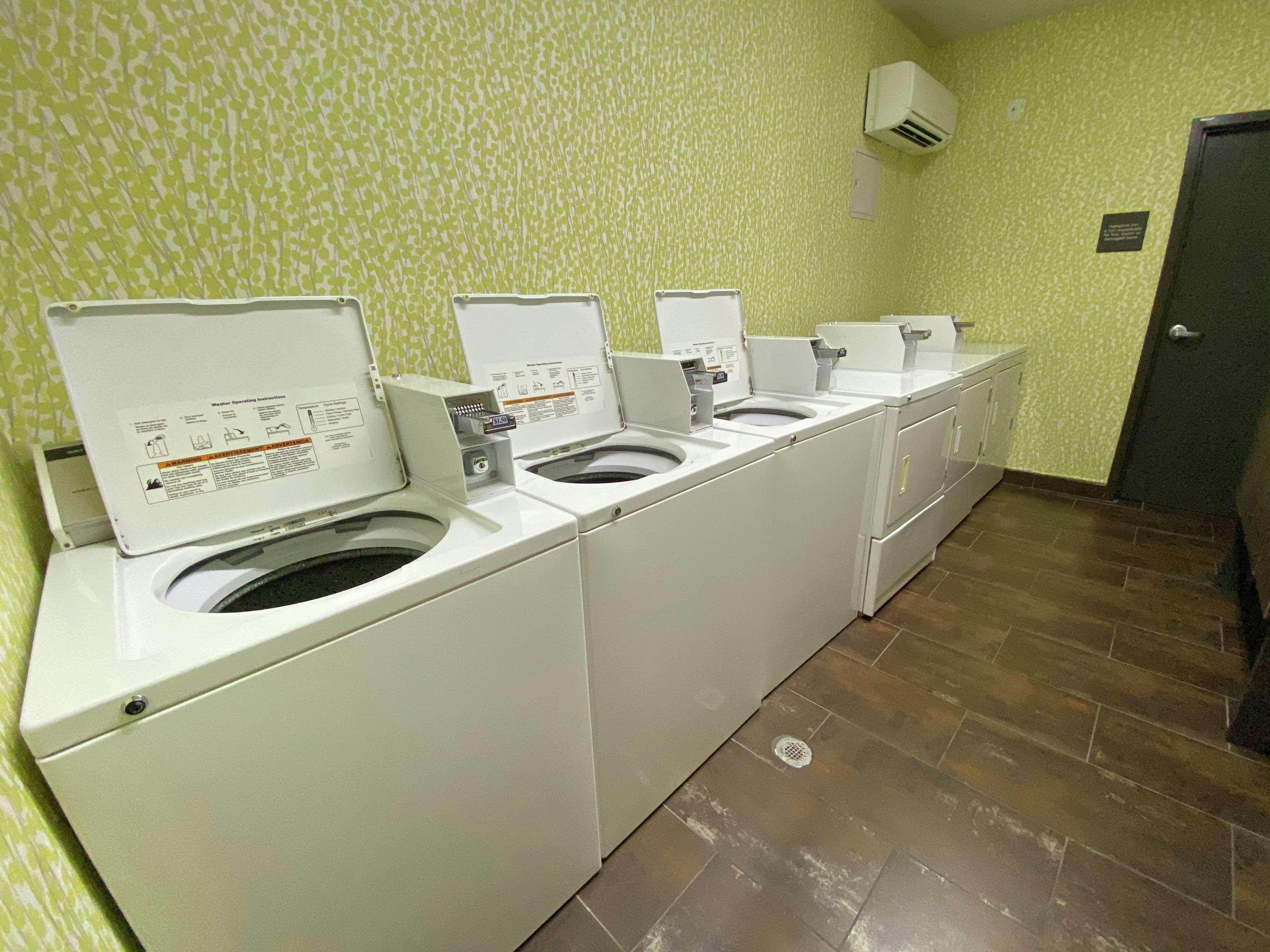 Hampton Inn By Hilton Leesville Fort Johnson Exteriör bild
