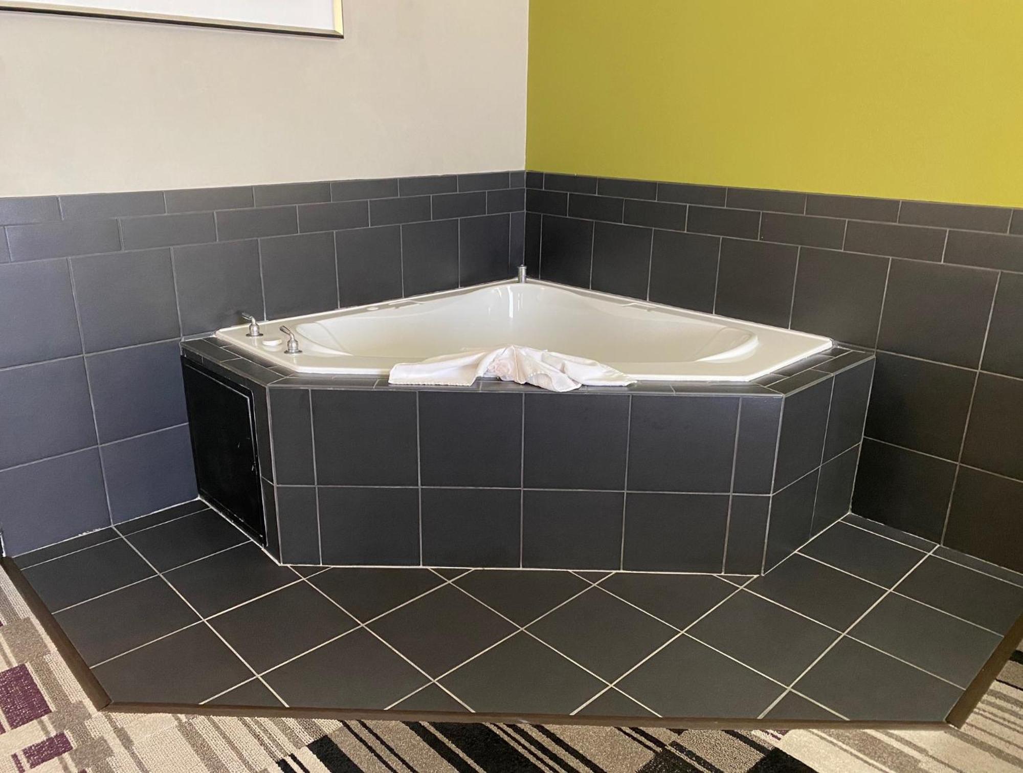 Hampton Inn By Hilton Leesville Fort Johnson Exteriör bild