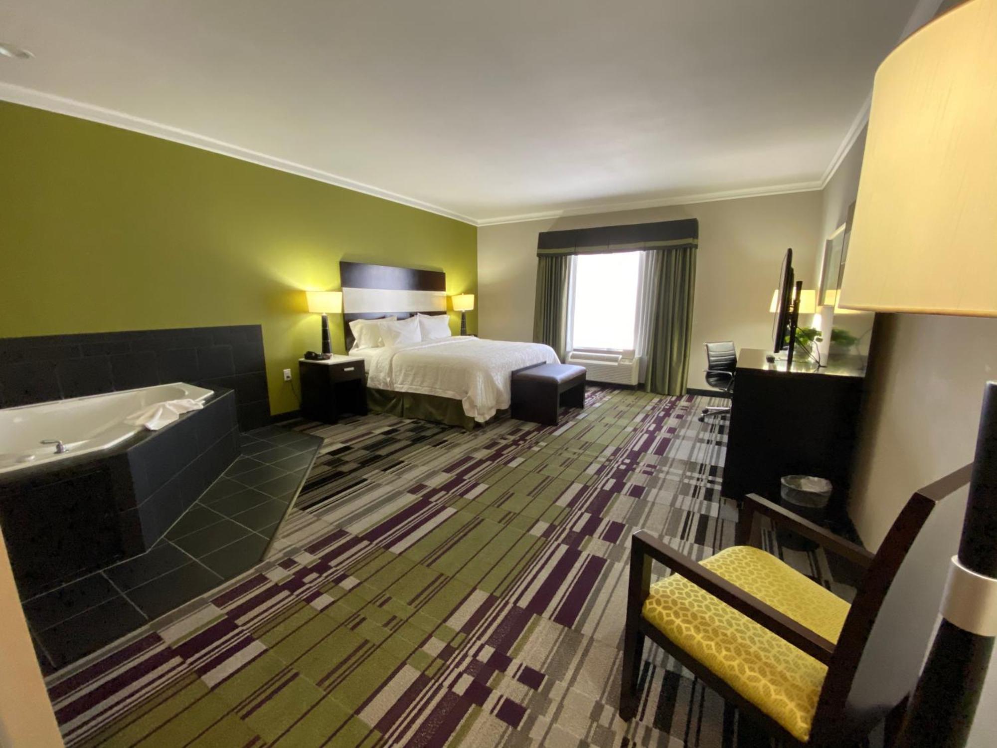 Hampton Inn By Hilton Leesville Fort Johnson Exteriör bild