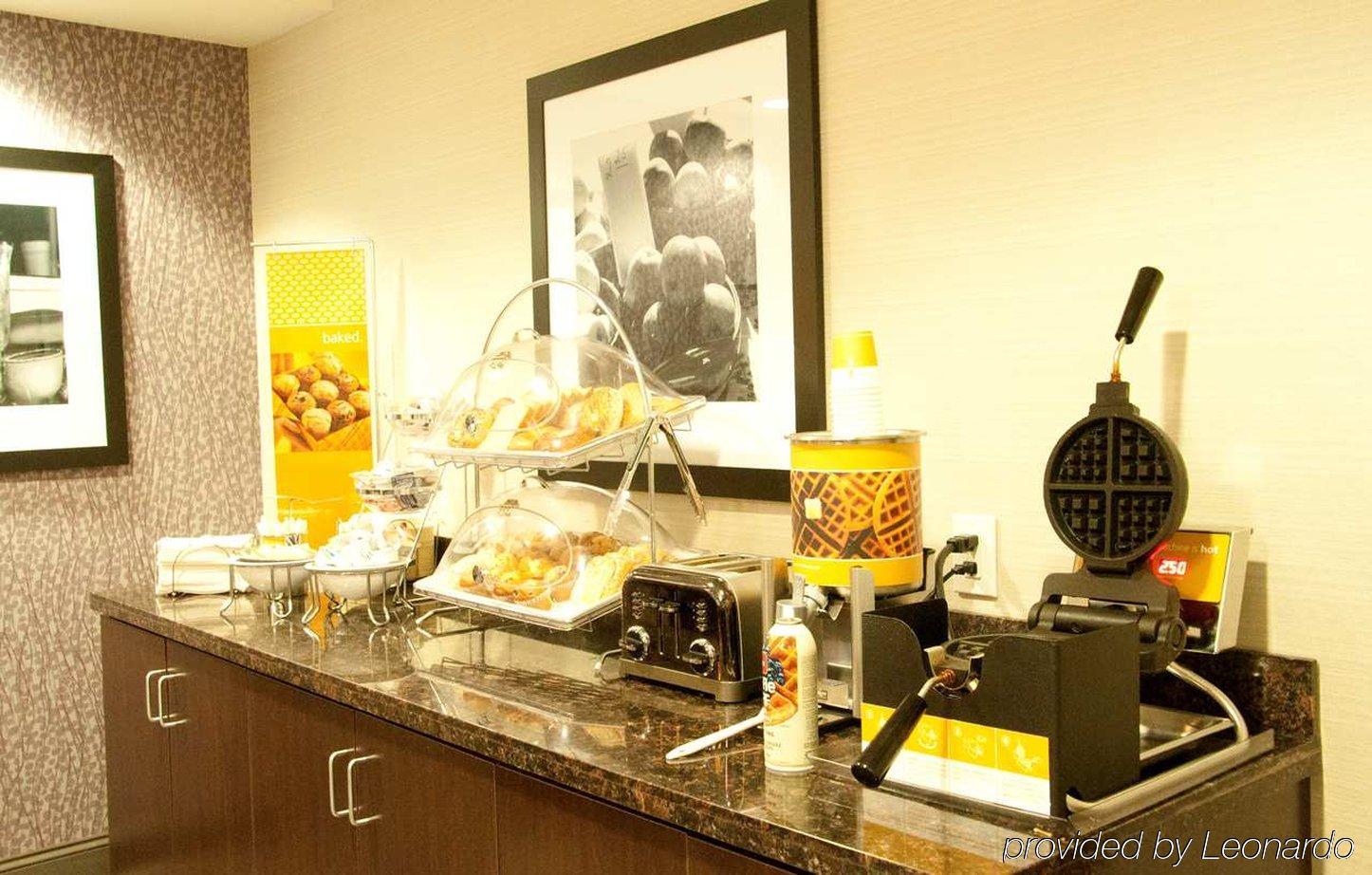 Hampton Inn By Hilton Leesville Fort Johnson Exteriör bild
