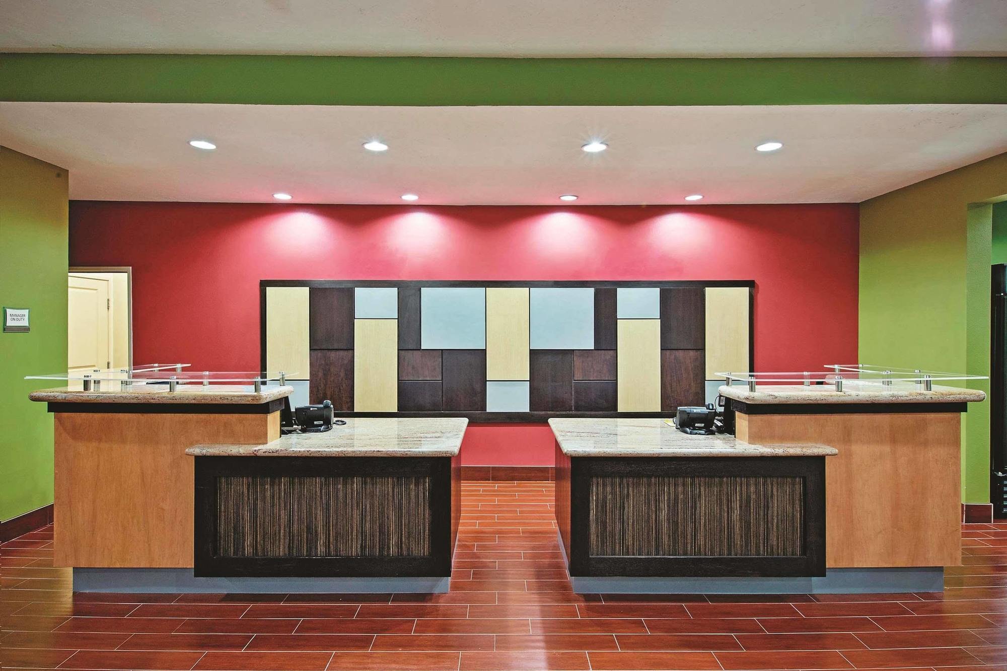 Hampton Inn By Hilton Leesville Fort Johnson Exteriör bild
