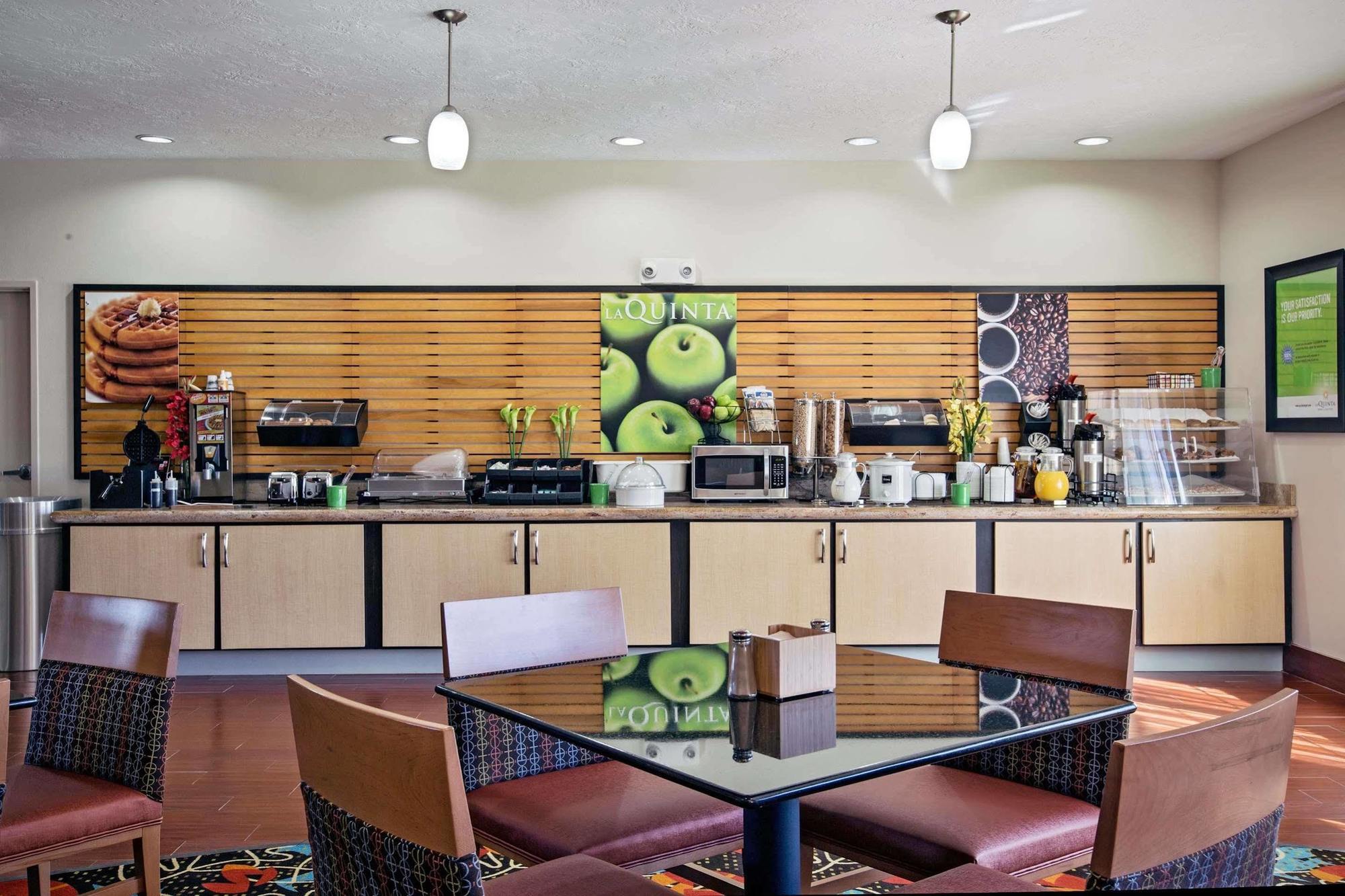 Hampton Inn By Hilton Leesville Fort Johnson Exteriör bild