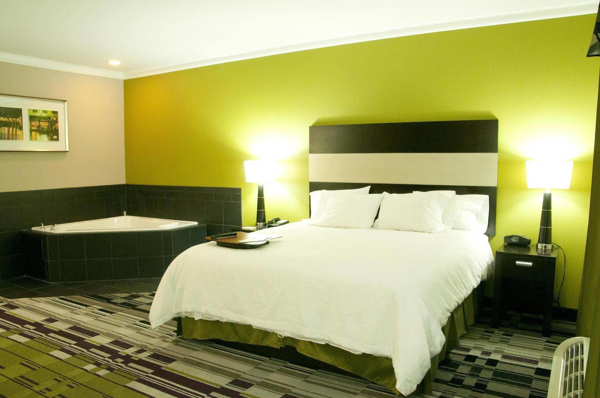 Hampton Inn By Hilton Leesville Fort Johnson Exteriör bild