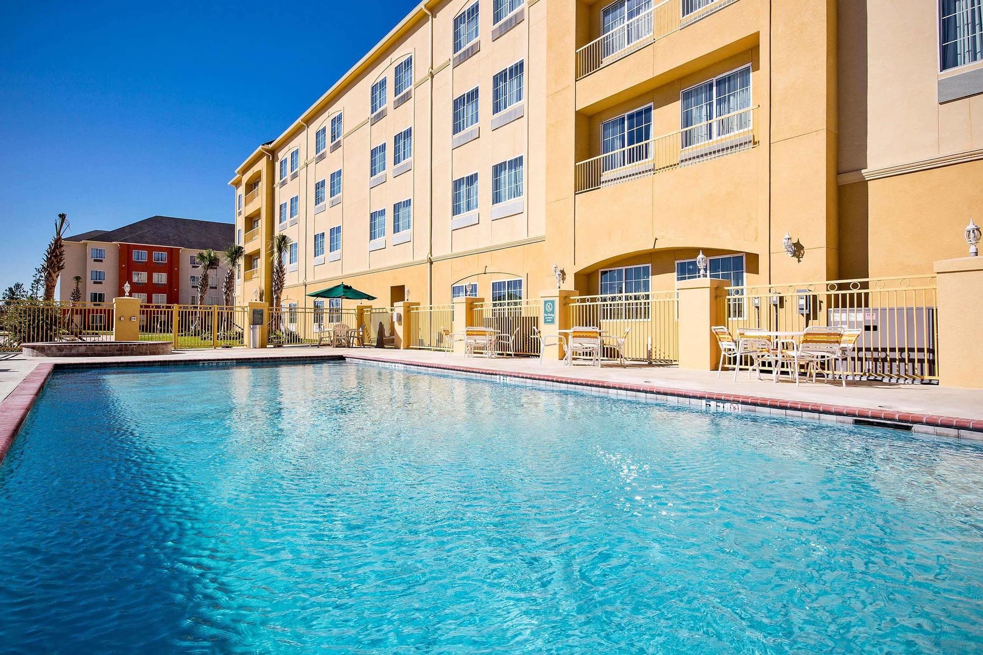 Hampton Inn By Hilton Leesville Fort Johnson Exteriör bild